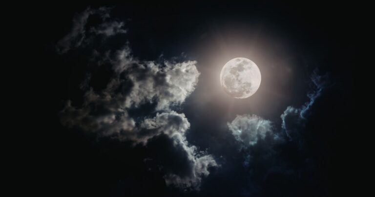 Pełnia Księżyca — dlaczego co miesiąc siadam i pytam siebie, jak mi idzie